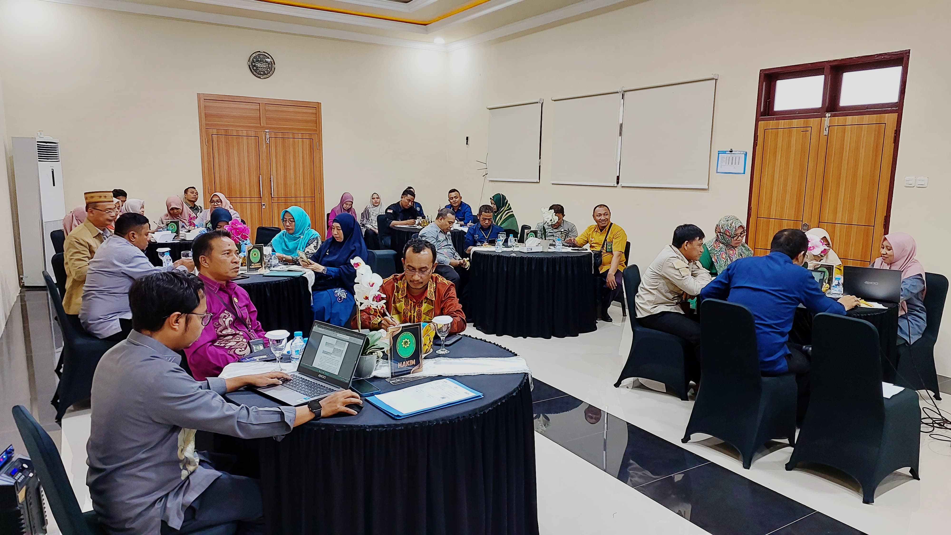 rapat 2